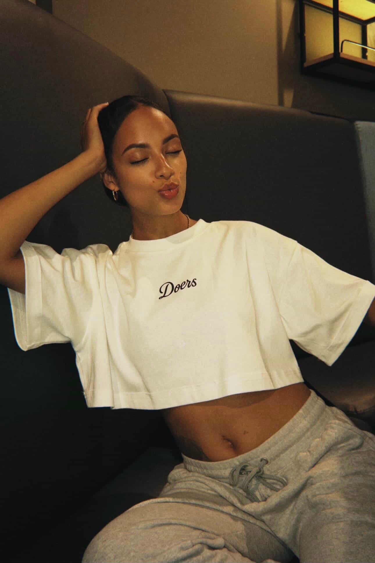DOERS – WOMEN’S CORE CROP WHITE